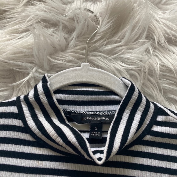 Banana Republic 3/4 Sleeve Turtleneck - Picture 4 of 6